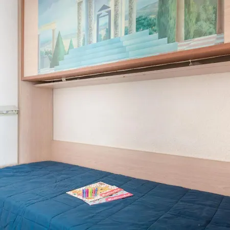 Climatise Avec Terrasse, A 50m De La Et Proche Commerces, Gare Et Centre-ville. - Fr-1-466a-9 Apartment *