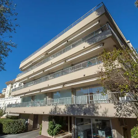 Apartment Climatise Avec Terrasse, A 50m De La Et Proche Commerces, Gare Et Centre-ville. - Fr-1-466a-9