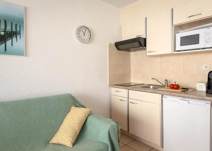 Climatise Avec Terrasse, A 50m De La Et Proche Commerces, Gare Et Centre-ville. - Fr-1-466a-9 * Saint-Raphaël