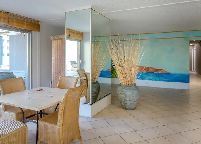 Climatise Avec Terrasse, A 50m De La Et Proche Commerces, Gare Et Centre-ville. - Fr-1-466a-9 *