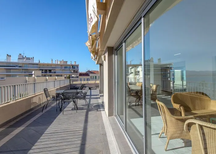 Climatise Avec Terrasse, A 50m De La Et Proche Commerces, Gare Et Centre-ville. - Fr-1-466a-9 アパート Saint-Raphaël