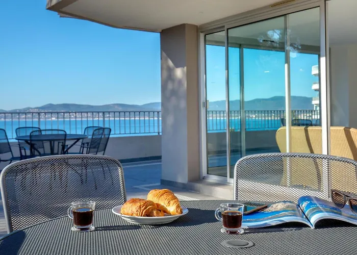 Climatise Avec Terrasse, A 50m De La Et Proche Commerces, Gare Et Centre-ville. - Fr-1-466a-9 *